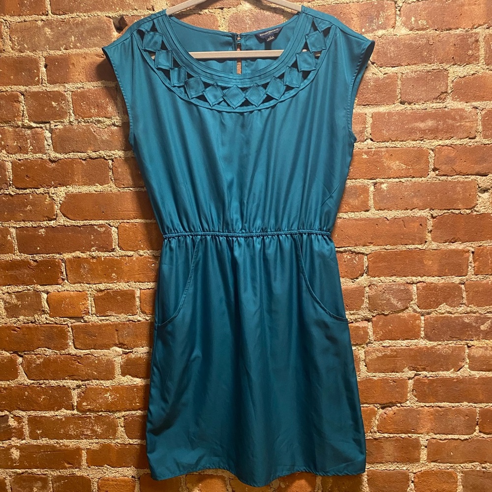 Banana Republic size 6 silky dress WITH POCKETS!